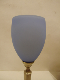 Tischleuchte chrom matt, Glasschirm blau satiniert