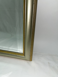 Goldfarbener Spiegel