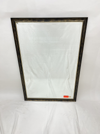 Spiegel mit schwarzem Rahmen und leichter Goldnote