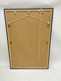 Spiegel mit schwarzem Rahmen und leichter Goldnote