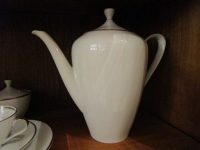 Königliches Elfenbeinporzellan