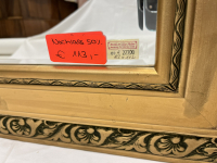 Golfarbener Spiegel mit Muster